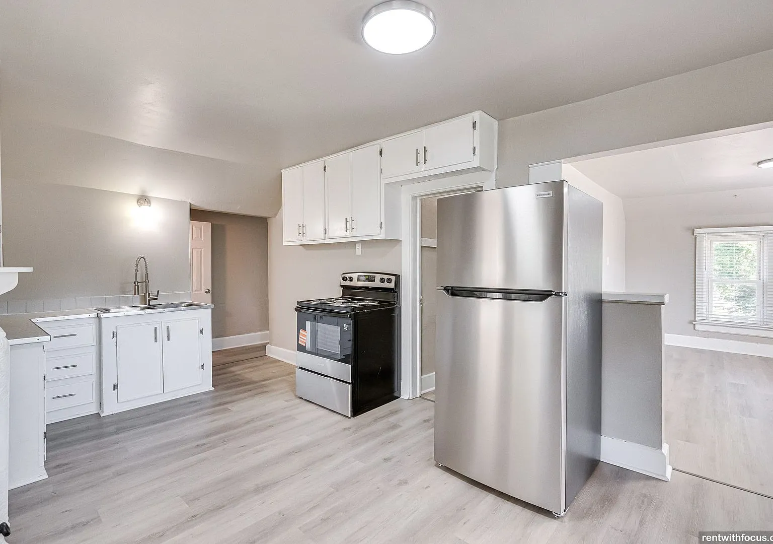 1111 Oviatt St, Kaukauna — Photo 2