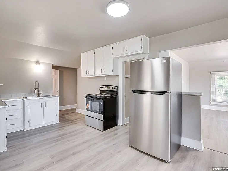 1111 Oviatt St, Kaukauna — Photo 2
