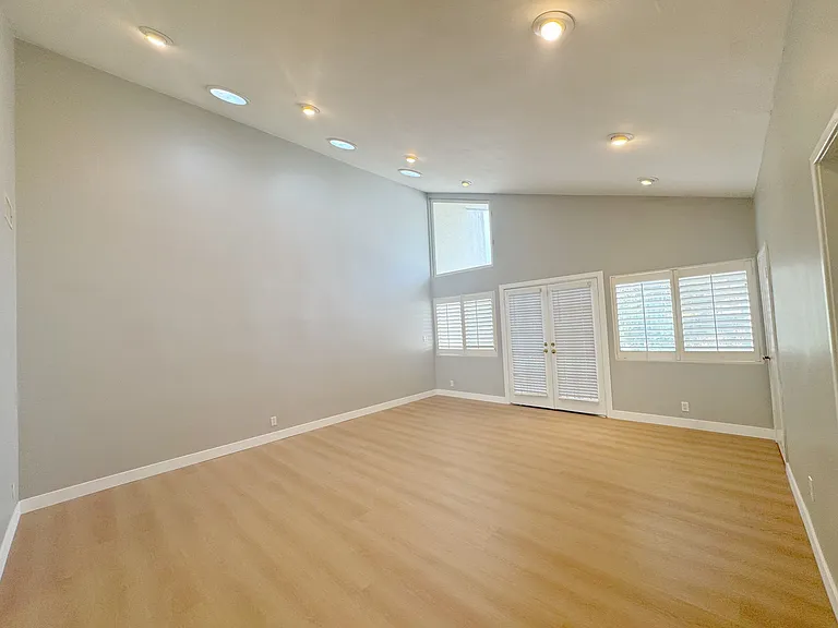 223 S Altura Rd — Photo 9