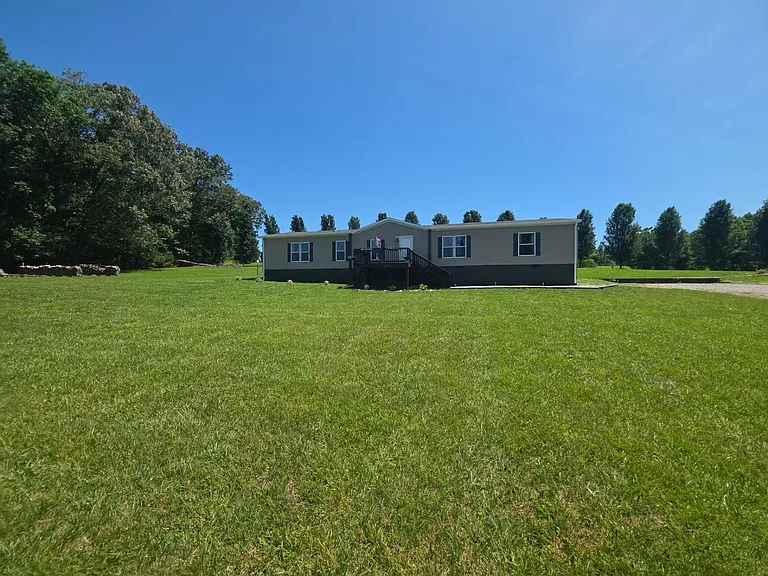 175 Oak Ln — Photo 2