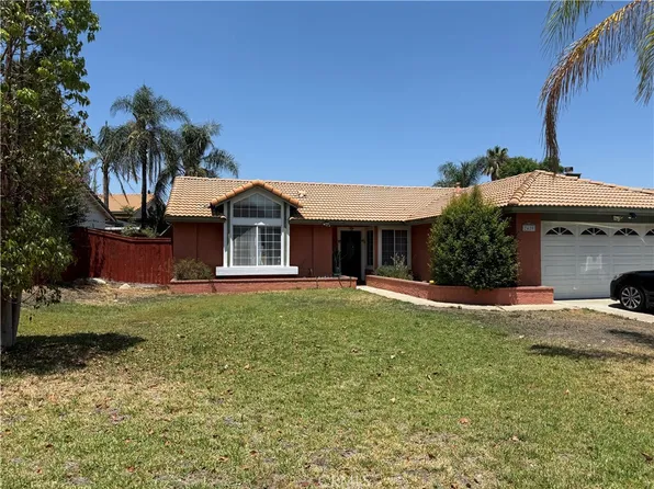 2420 W Sunrise Dr, Rialto, CA 92377
