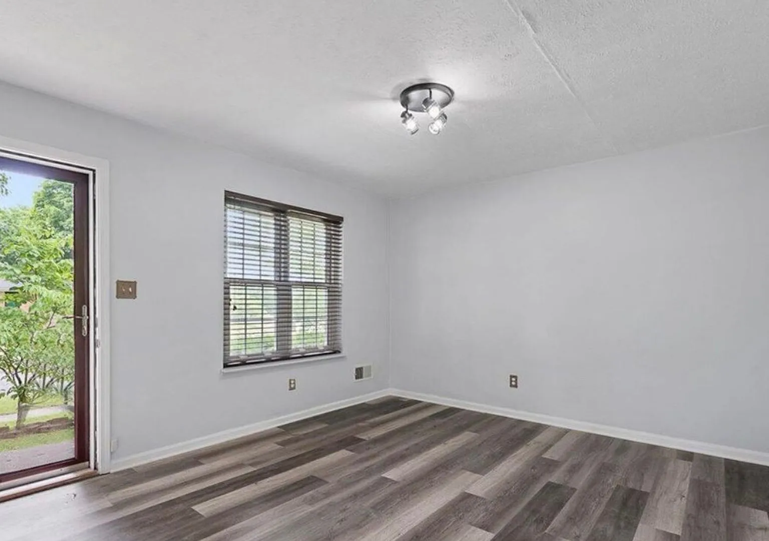 Updated Hillview Home! 3BR/2BA with Basement! — Photo 3