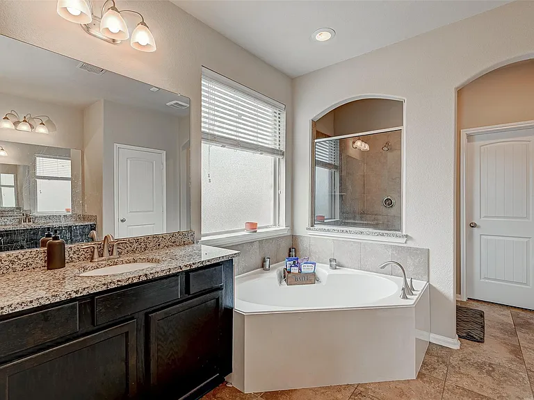 9526 Bonbrook Bend Ln — Photo 17