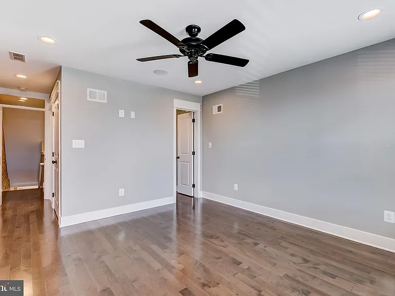 715 S Conkling St — Photo 21