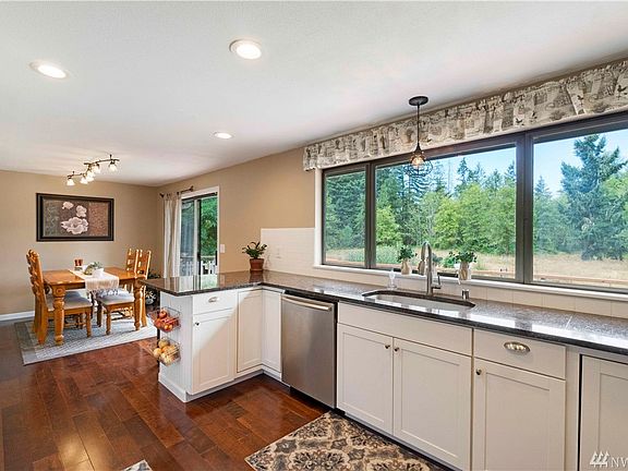 Another view of the kitchen as it flows into the dining area. 