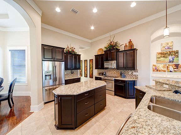 4th image of 956 Emerald Bay Dr