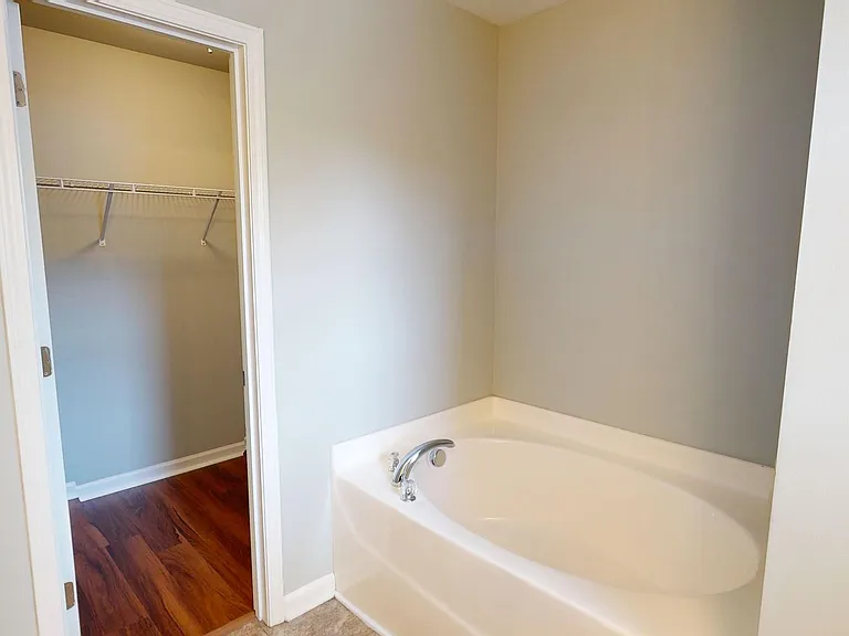 10612 Kempsford Dr — Photo 22