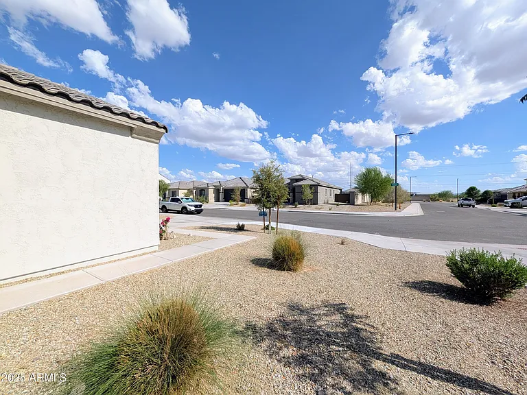 24458 W Verlea Dr — Photo 6