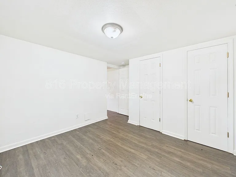 639 S Crysler Ave #E — Photo 6