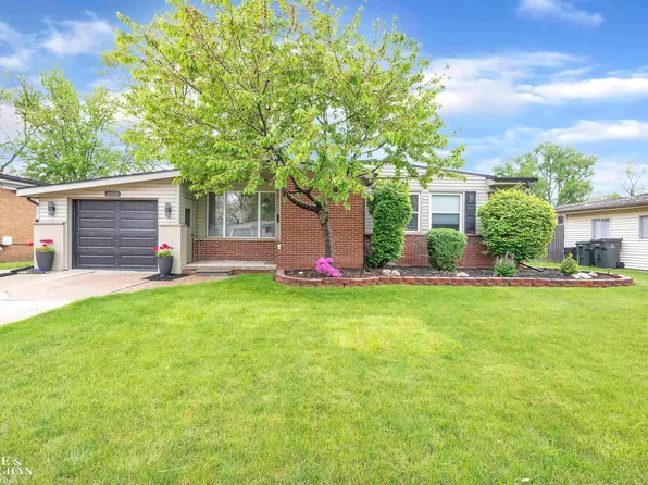 22719 Saint Joan St, Saint Clair Shores, MI 48080