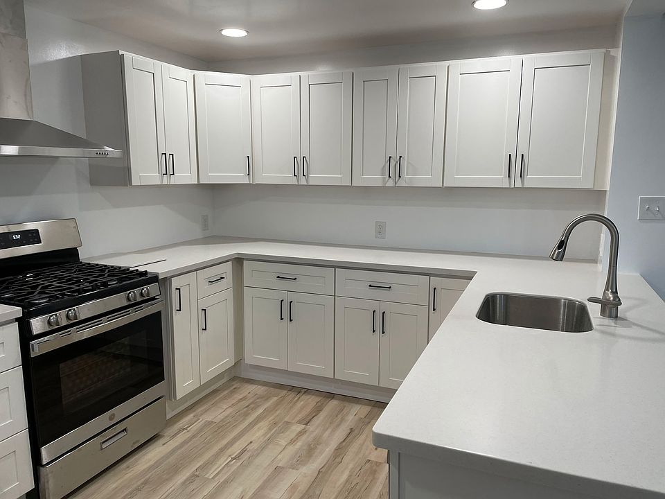Recently Renovated Kitchen and Appliances