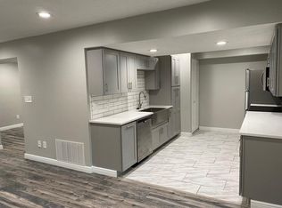 9057 W Swan Cir, Saint Louis, MO