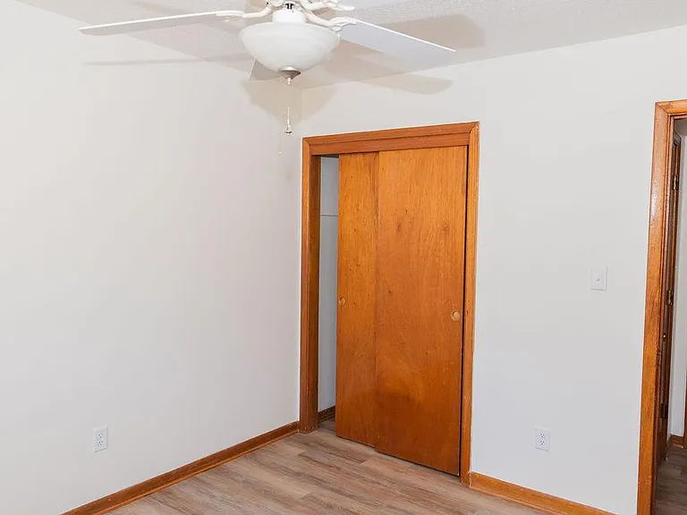 419 E Watrous Ave — Photo 14