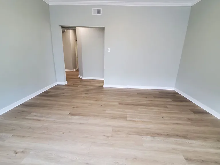 2064 W Hutchinson St #3 — Photo 4