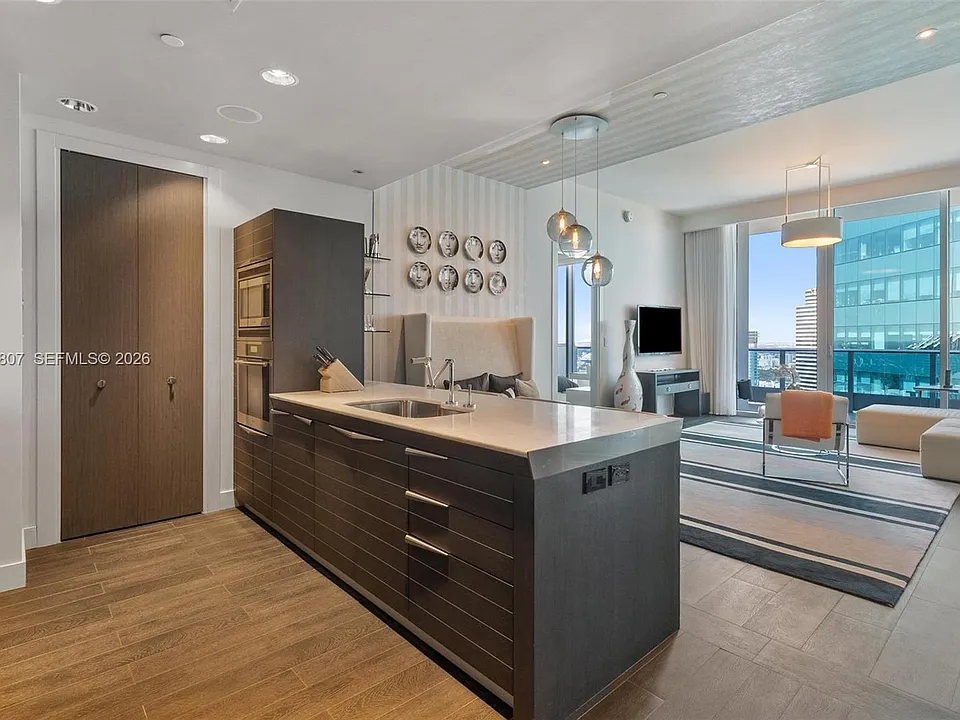 200 Biscayne Boulevard Way #5211