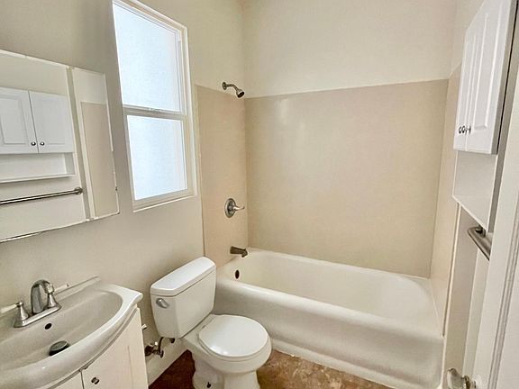 5th image of 2650 Franklin St #19
