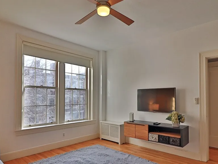 141-143 Beaconsfield Rd #3 — Photo 4