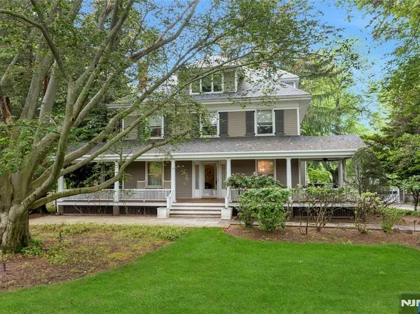 271 County Rd, Demarest, NJ 07627