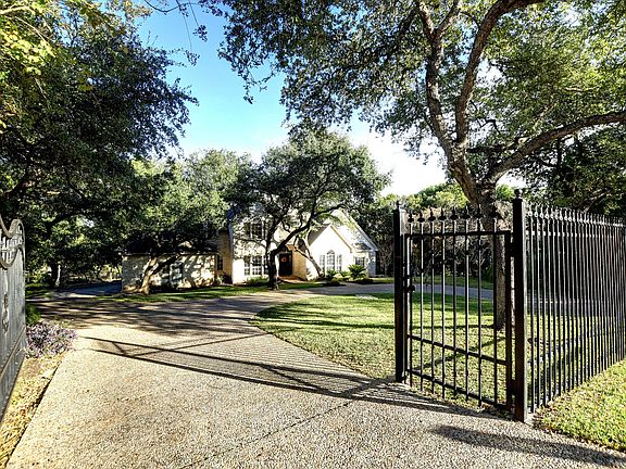 3rd image of 3707 Winding Creek Dr