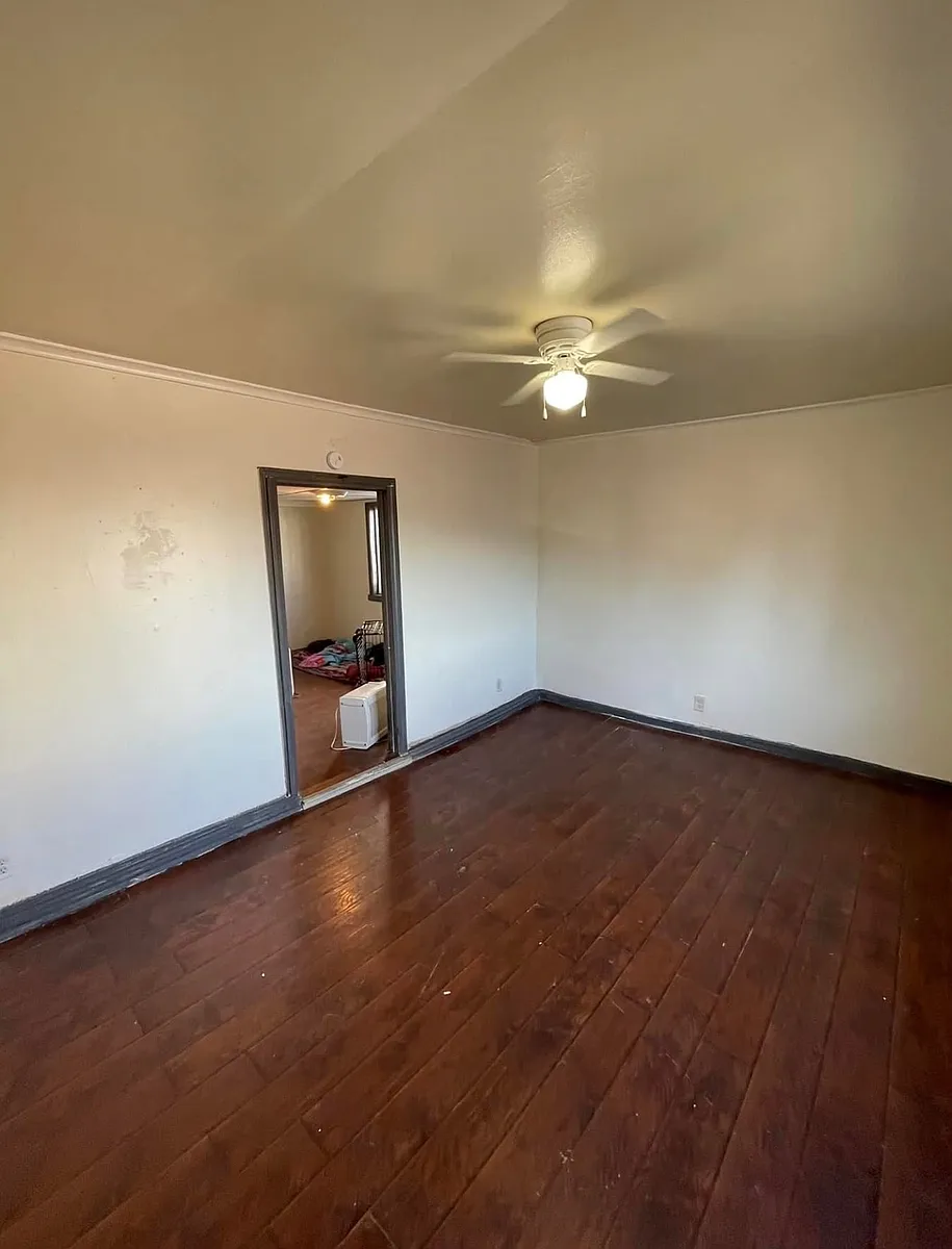 Building Photo - 320 W Gray St #4