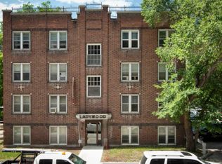 172 Edmonton St, Winnipeg, MB R3C 1R3