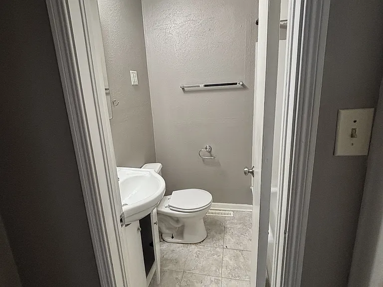 4522 S Osage Ave — Photo 3