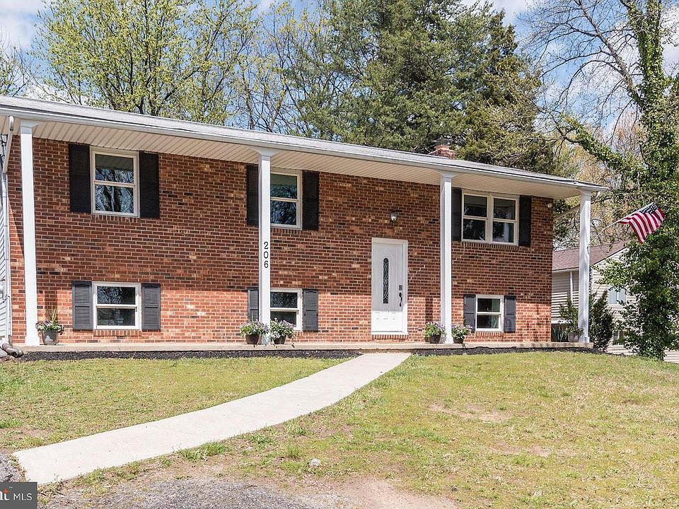 1st image of 206 Maple Ave