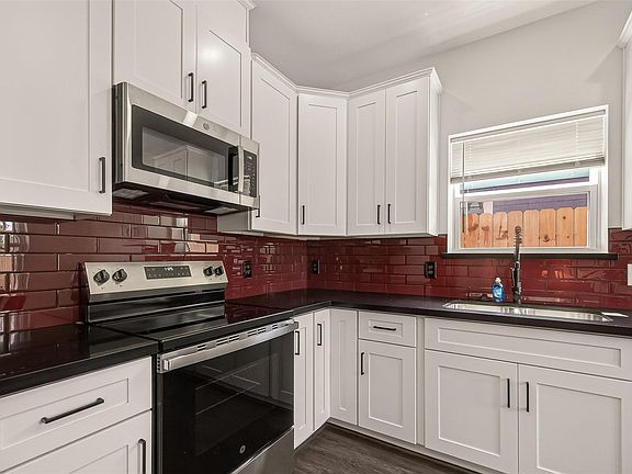 5th image of 3259 Simmons St