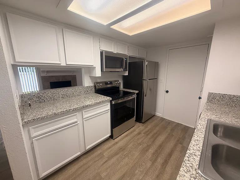 340 W Lexington Ave #101 — Photo 5