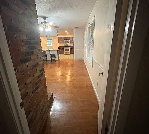 5th image of 12114 Leslye Ave