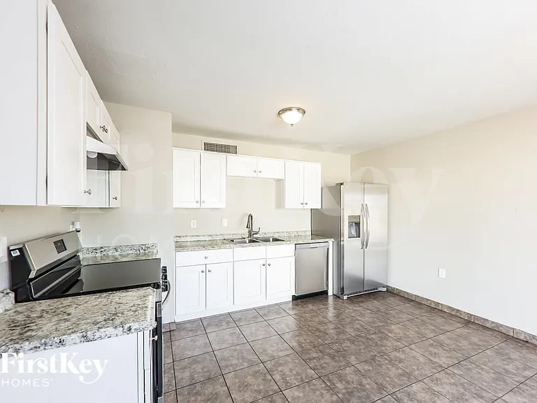 13857 N 48th Ave — Photo 7