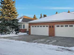 23 N Prominence Point SW, Calgary, AB T3H 3E8