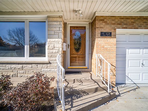 3rd image of 6228 N Forest Glen Ave