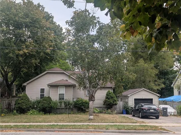 2450 Woodward Ave, Burlington, ON L7R 1T9