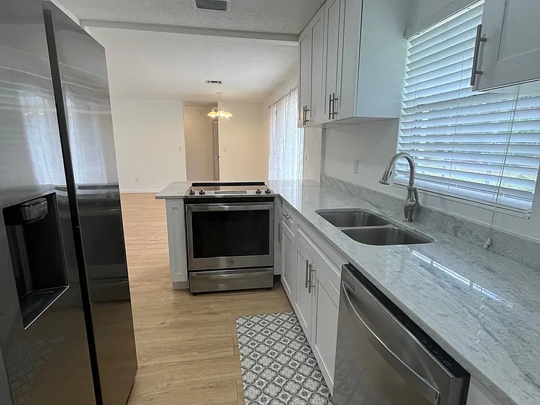 17 Brook Pl — Photo 6