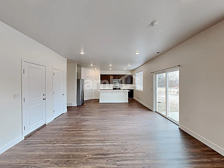 1359 E Perelle Ln — Photo 5