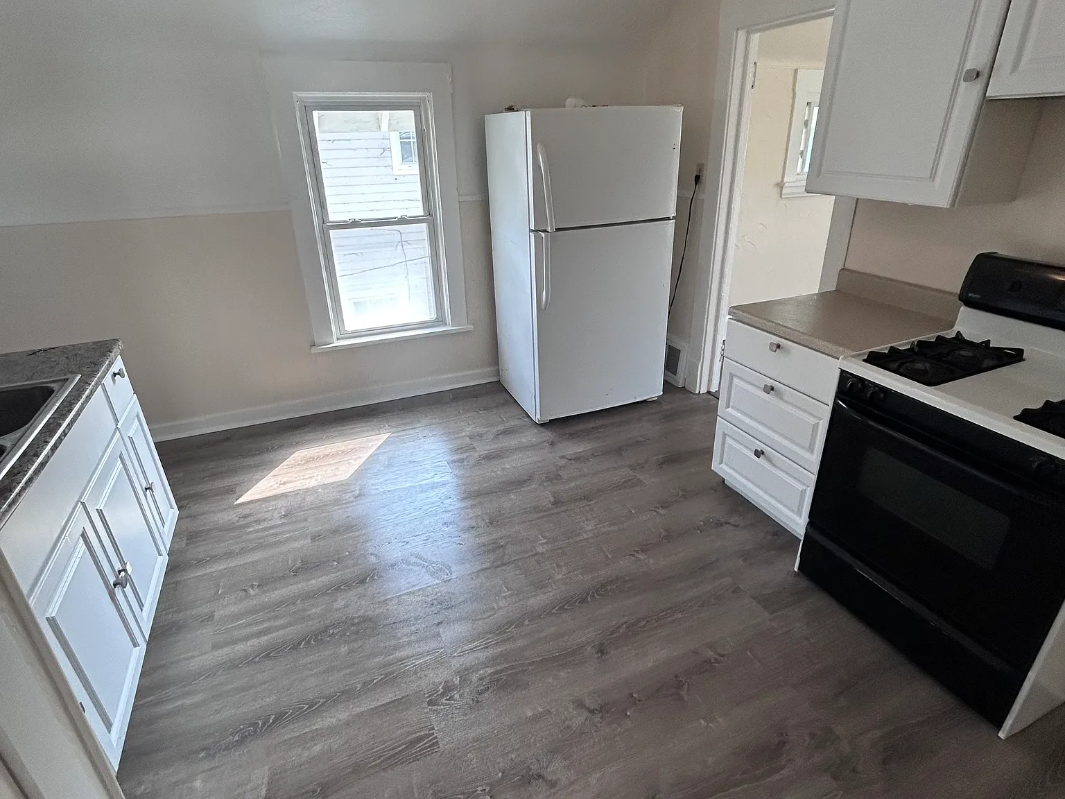 2 bed, 672 sqft, $995 — Photo 2
