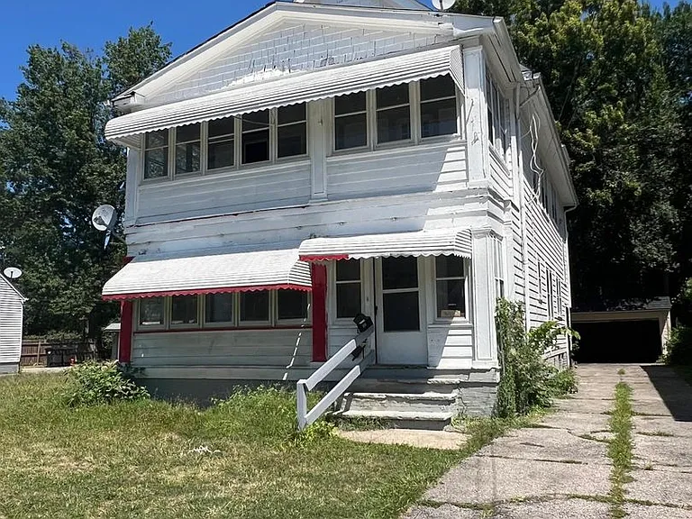1639 Avalon Rd — Photo 2