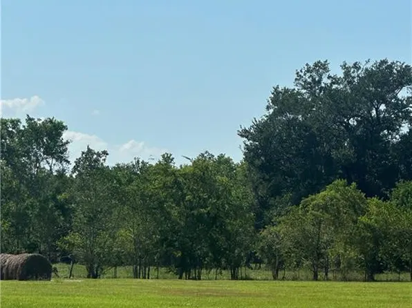 626 Pine St, Hahnville, LA 70057