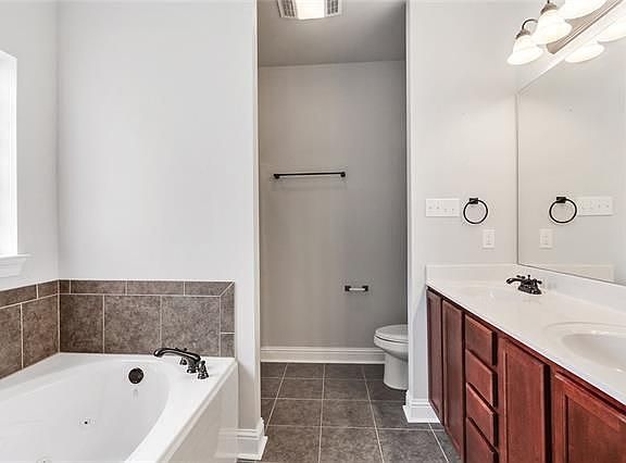 3rd image of 819 Woodsprings Ct