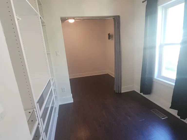 206 Caradoc St S — Photo 16
