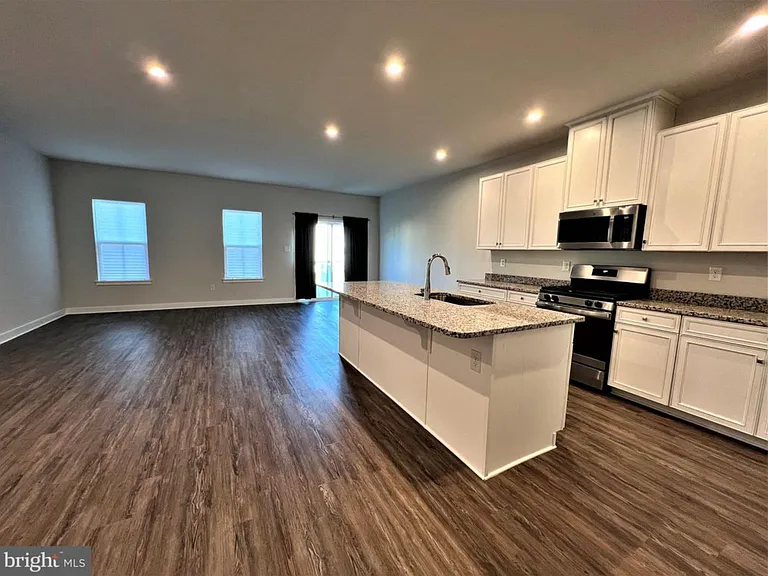 511 Swansea Dr — Photo 10
