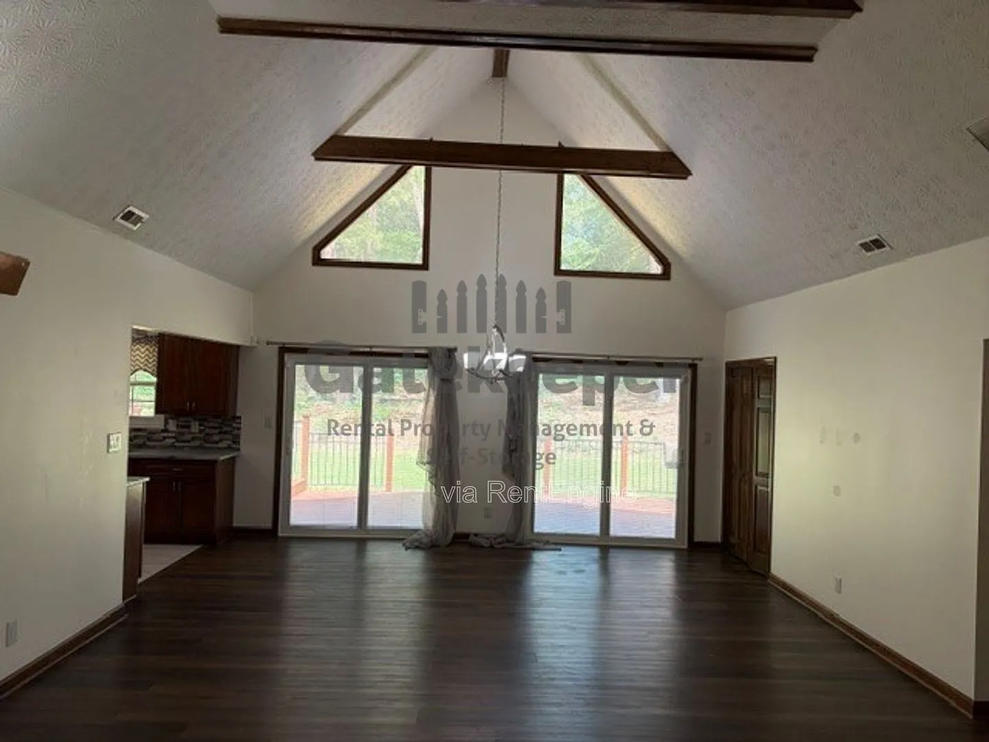 4 bed, 2.0 bath, 3000 sqft, $2,345 — Photo 4
