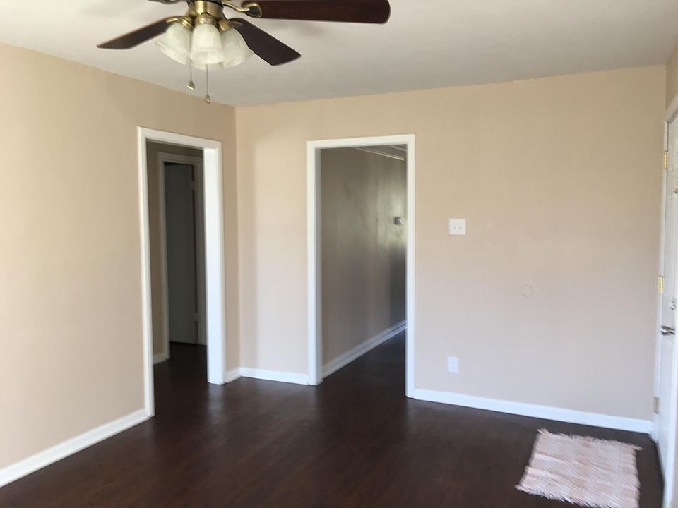 2nd image of 610 Hillside Dr