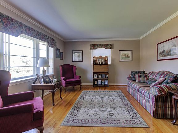 2nd image of 3334 Kingswood Dr