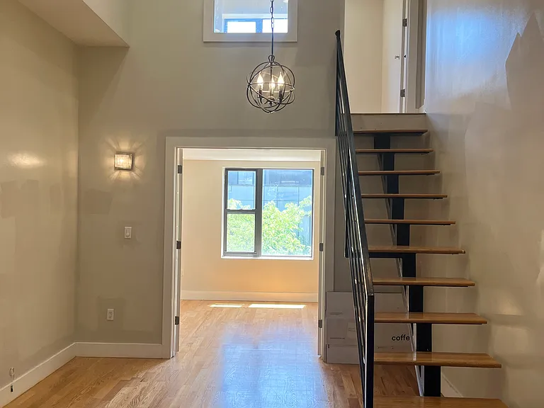 323 Melrose St #3F — Photo 3