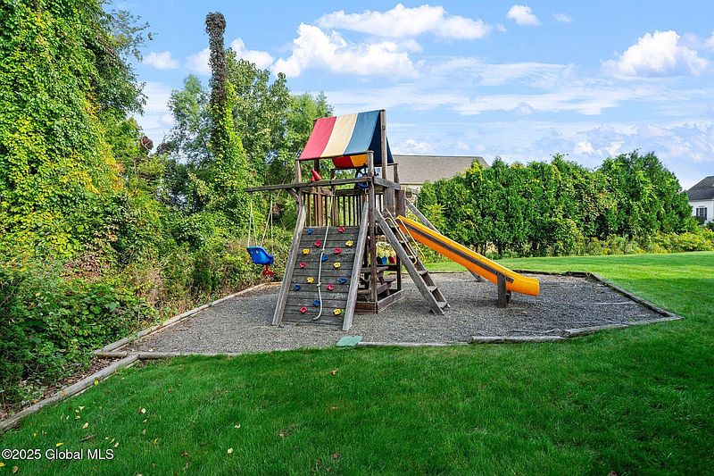 5th image of 75 Outlook Drive S
