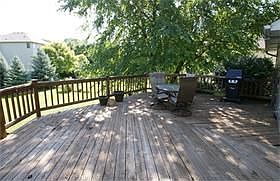 Huge deck for entertaining or grilling out