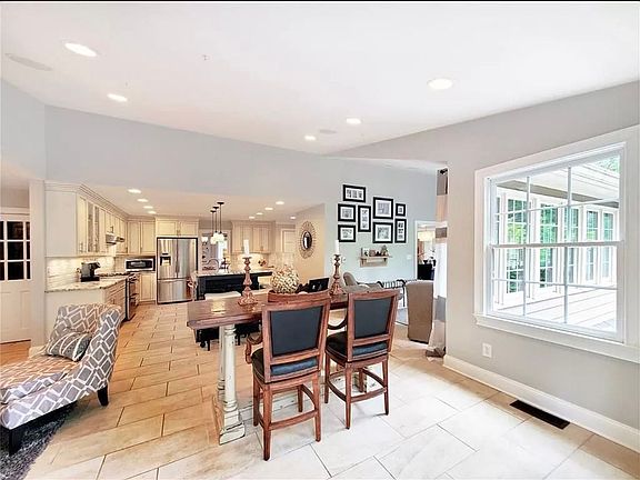 4th image of 2237 Chimney Springs Dr