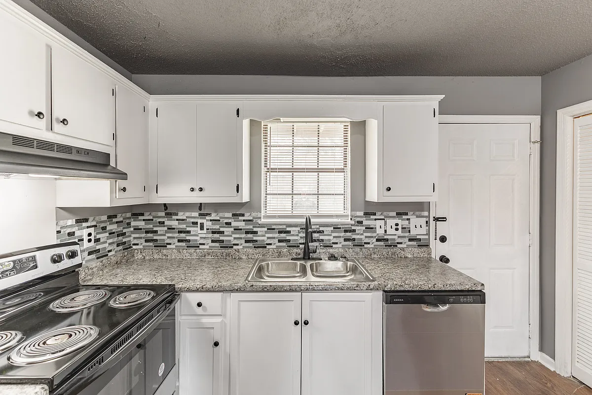 Building Photo - Greenbrier Apartments